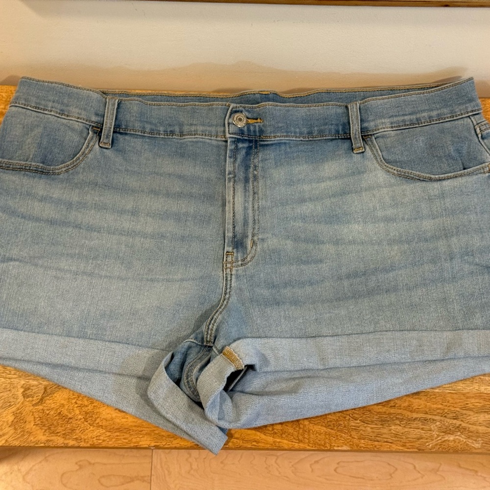 Classic Blue Denim mid-rise shorts